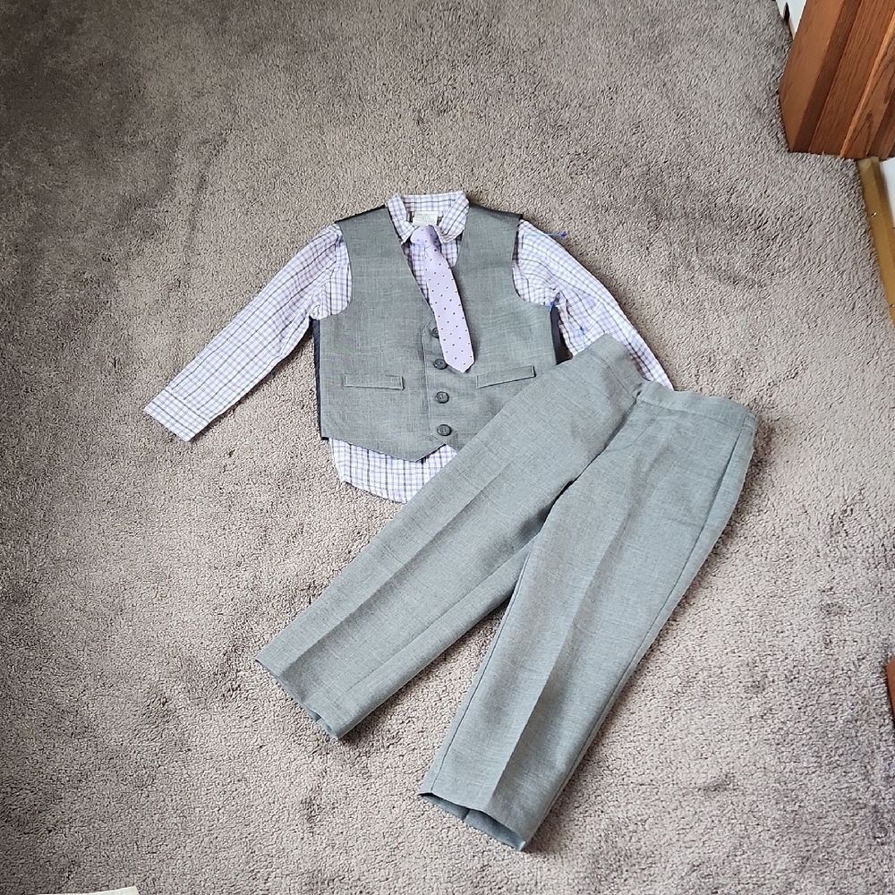 Van Heusen 4 Piece Suit Set Vest Dress Shirt Tie Pants SIZE 4T Gray Purple